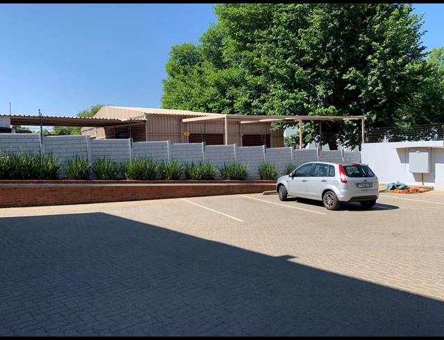 205M² WAREHOUSE TO LET IN BRAMLEY PARK